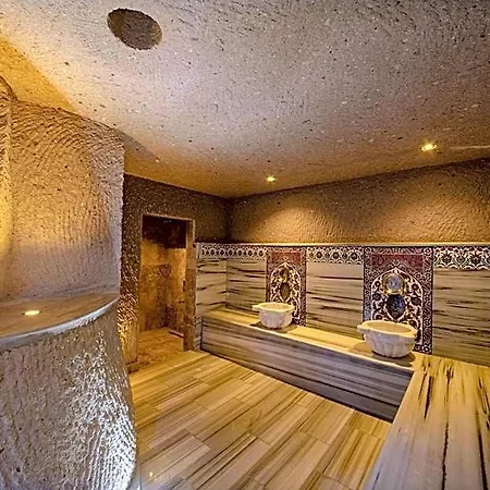 Farmer Cave House Hotel 3*
